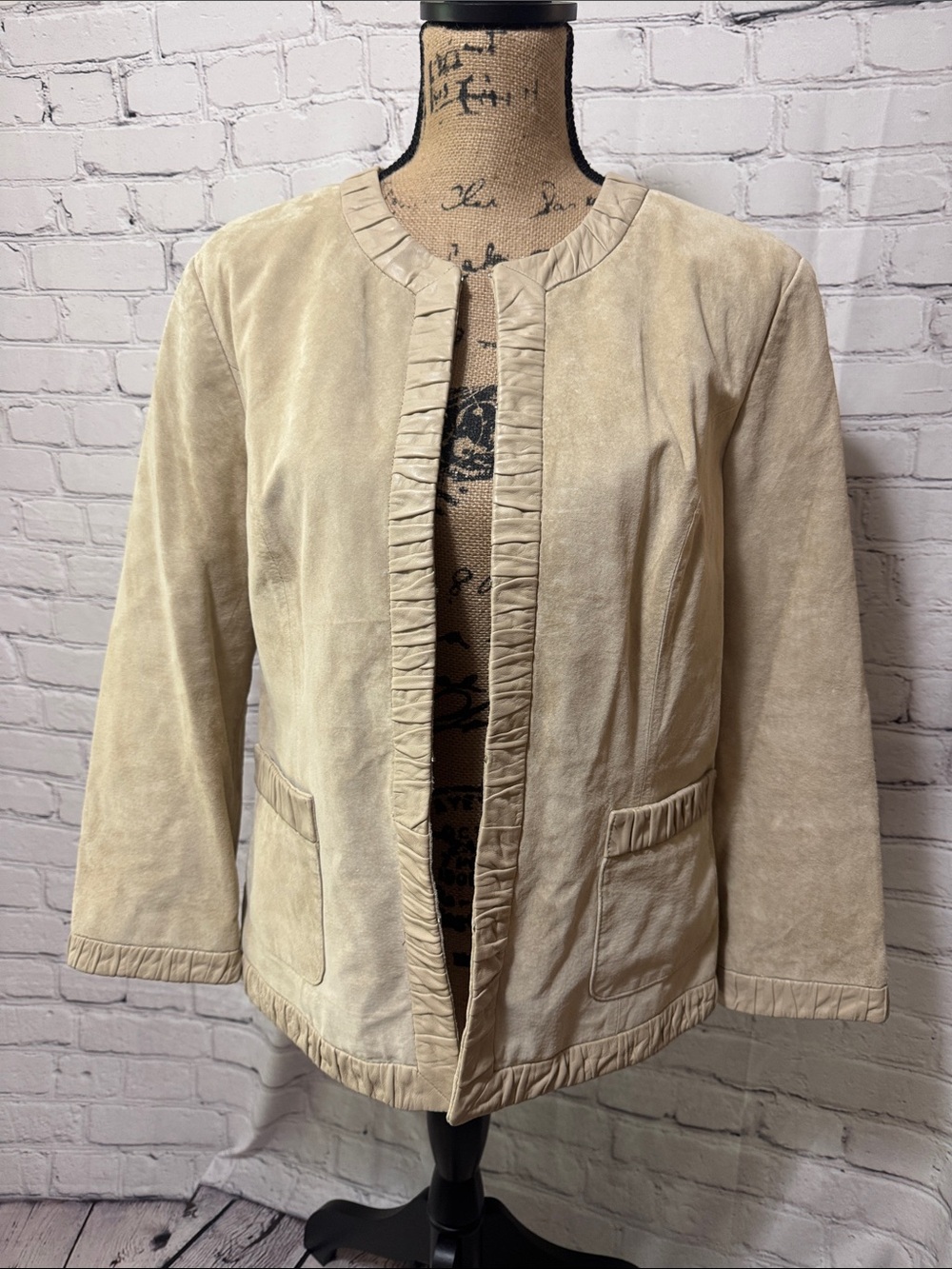 EUC VTG Marshall Fields Women’s Cream Suede-hook & eye Front w/ Jacket pockets